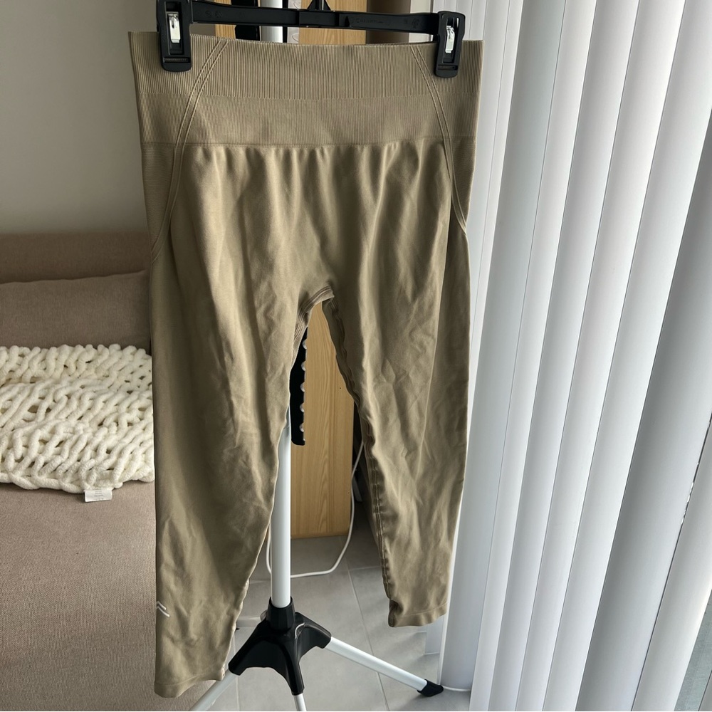 Oner Active Effortless Legging Size XL Short Regular Length in Warm Sand